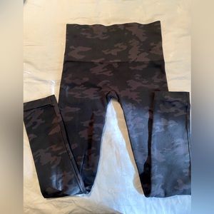 Spanx leggings, Gray camouflage, look at me now